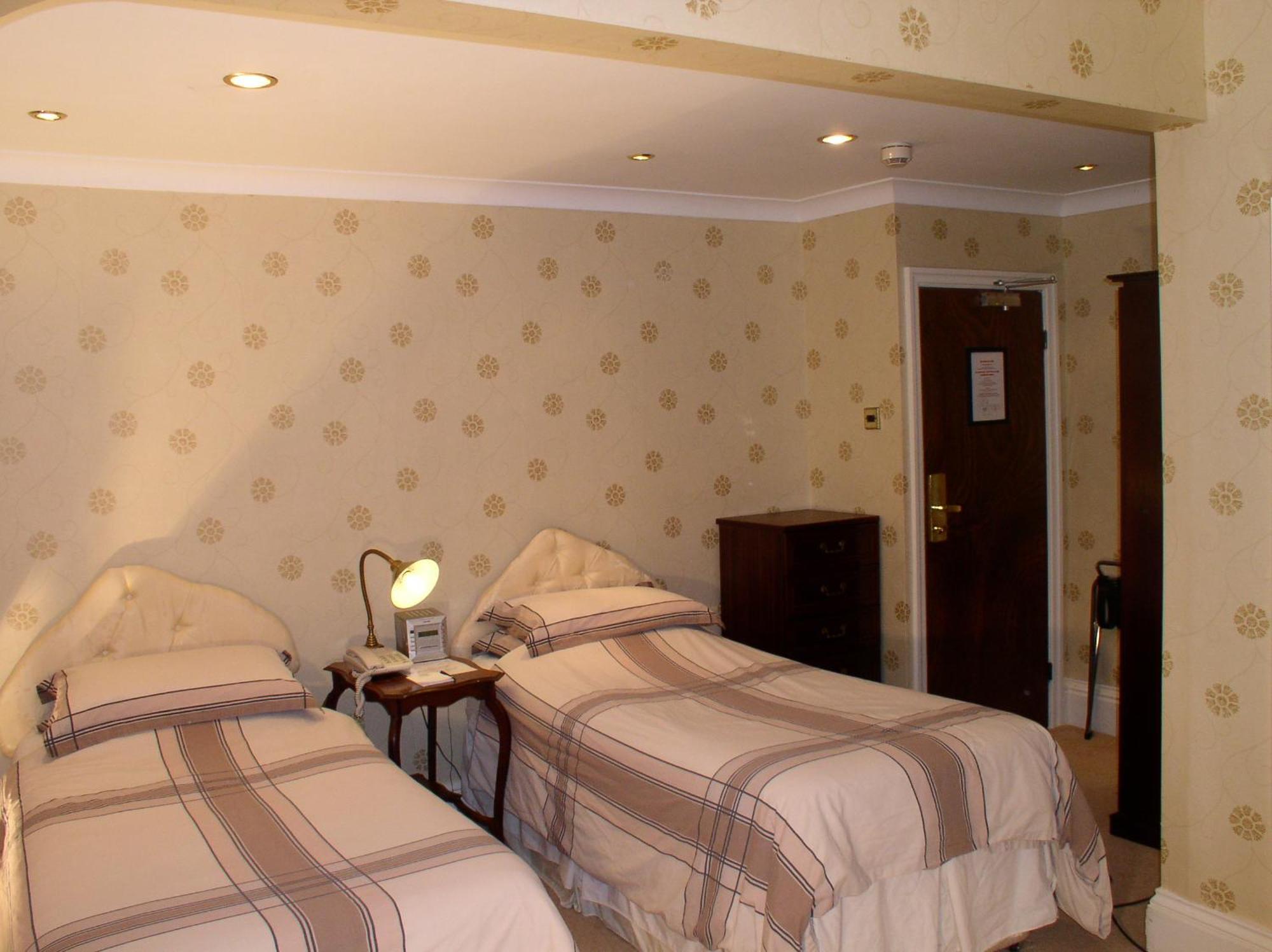 בינגלי Oakwood Hall Hotel מראה חיצוני תמונה